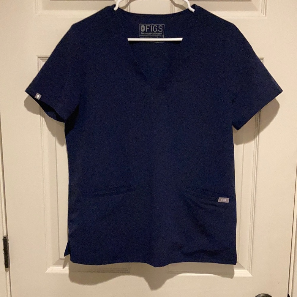 FIGS Casma three pocket scrub top, navy, medium